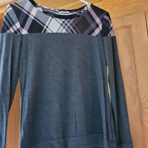 Long Sleeve Gray and plaid top